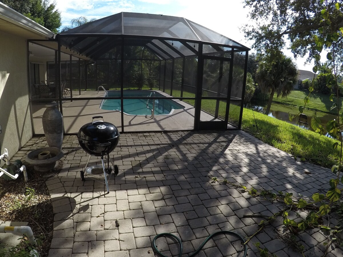 4 bedroom lakefront home<br>With heated pool