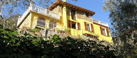 CASA GINESTRA- Panoramablick von den Terrassen und aus dem Garten