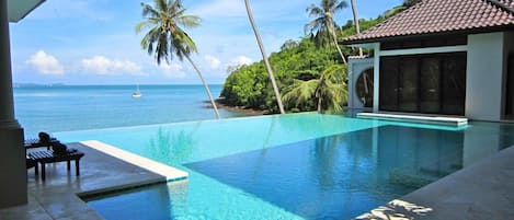 Luxury Beach Front Hai Leng Villa AO YON