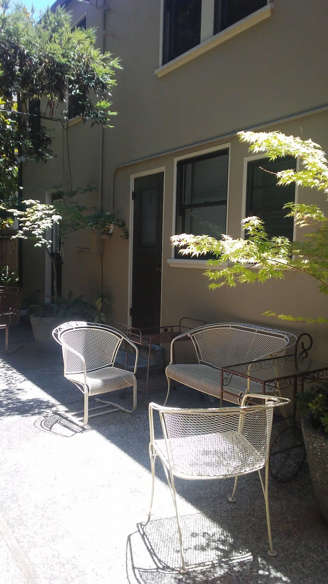 Private room, private entrance in a redwood grove setting