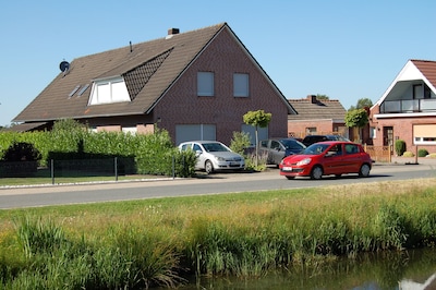 Helle, moderne, großzügig geschnittene Ferienwohnung in Wiesmoor Ostfriesland