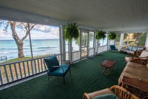 The lodge porch is open to all guests of The Jolli-Lodge--new friends made here!