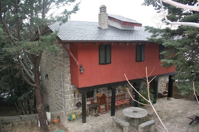 Authentic stone house with beautiful views of the El Burguiilo reservoir