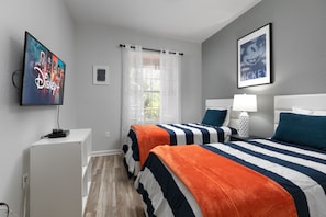 second bedroom with 2 twin beds