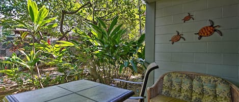 Kailua-Kona Vacation Rental | Studio | 1BA | 372 Sq Ft | Stairs Required