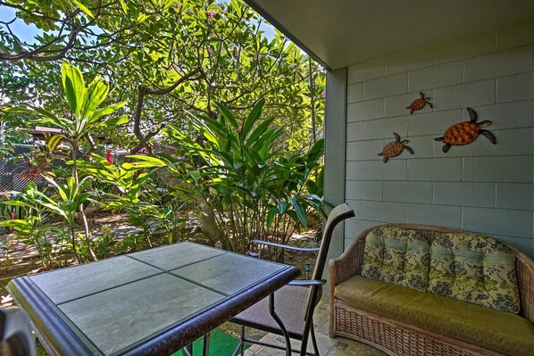 Kailua-Kona Vacation Rental | Studio | 1BA | 372 Sq Ft | Stairs Required