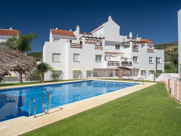 Residence with swimming pool