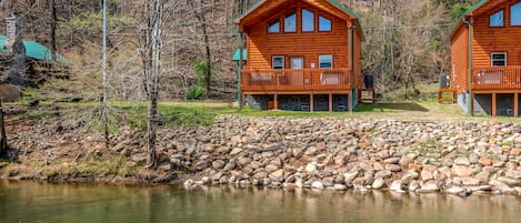 Pigeon Forge Cabins "Lighthouse Harbor" - Located on the Shore of the Little Pigeon River