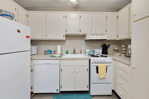 Island Townhouse E1 - Kitchen