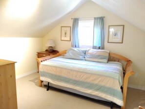 twin beds in 2nd bedroom