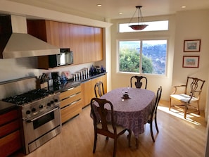 Kitchen/Dining Area with expandable table seating up to 10 people