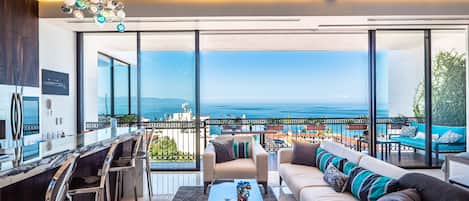 Luxury ocean view apartment
