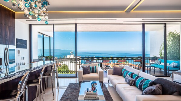 Luxury ocean view apartment