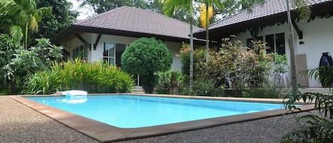 H1 cottage, two villas in the H zone with a share pool.