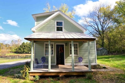 Furnace Mountain House Rental. King Bed