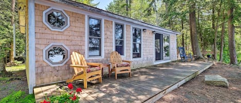 A peaceful paradise awaits in this cozy lakefront Madison cabin!