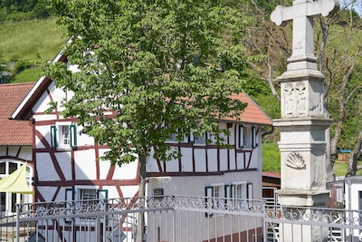 Ahrtal Ferienhaus Landskrone - charmantes Fachwerkhaus am Rotweinwanderweg
