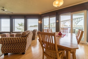 Living Room/Dining Area
