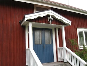 Renovated in 2019.  Swedish Log house built in 1889.  Fast Fiber internet & WiFi
