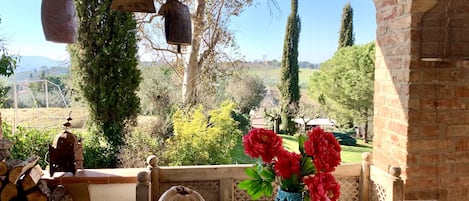 Al fresco dining with views over Tuscany 