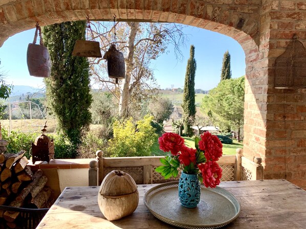 Al fresco dining with views over Tuscany 