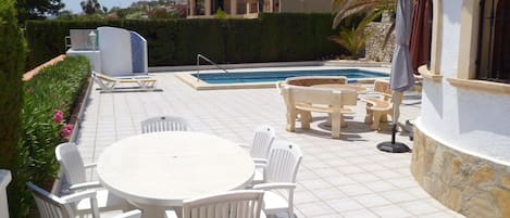 Terrasse und privater Pool