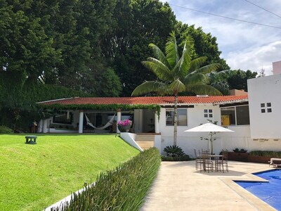 Estupenda casa en Cuernavaca con alojamiento para 20 personas.