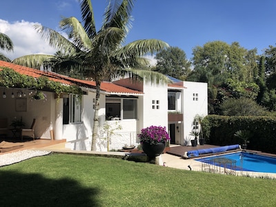 Estupenda casa en Cuernavaca con alojamiento para 20 personas.