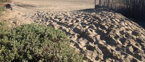 la plage devant la résidence