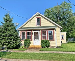 Lakeview Cottage - House for rent in Port Clinton near the beach 