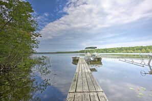 Stay just a short walk from this seasonal dock on beautiful Green Lake!