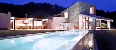 Spectacular night view of the villa