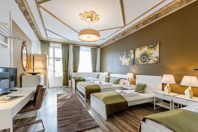160 qm großes 4 Zimmer Apartment mit Balkon mit  sensationeller Aussicht