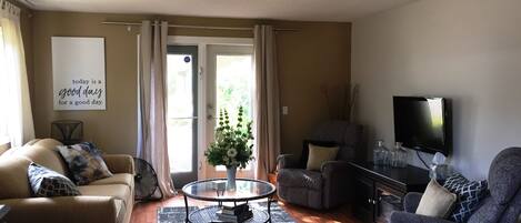 Urban Cottage - living area with french doors to deck