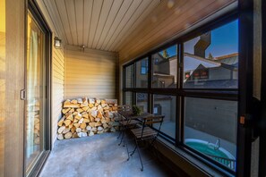 Nice enclosed sunroom with seating arae overlooking the jacuzzi. Stocked with free firewood.