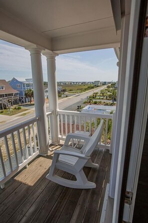 Lower Level Street Side Deck View