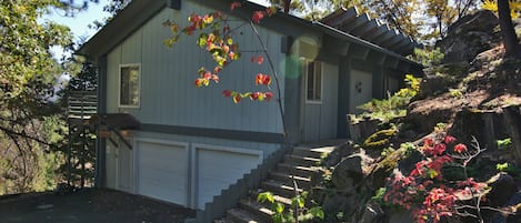 The Yosemite Trestlewood Chalet looks deceptively modest from our driveway