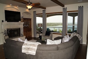 Large Cozy Living Room