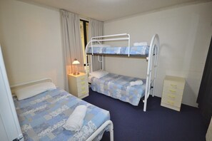 Kalbarri Beach Resort Unit 93 - Minor bedroom with single bed and single bunkbed