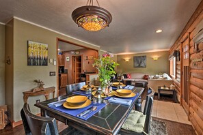 Dining Area | Dishes & Flatware Provided