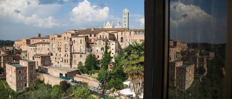 Vista del Duomo e della città dalla cucina/living