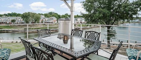 Lake View From Third Floor Balcony - Seating for Six at the Table