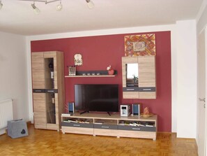 Ferienwohnung Gabi 80 qm, 4 Personen 1 Schlafzimmer, Balkon-Wohnzimmer