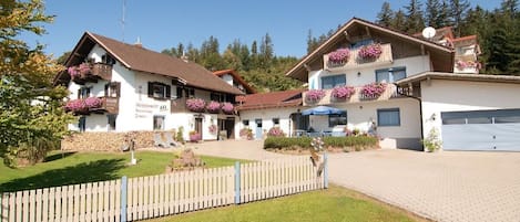 Ferienwohnung Silberberg mit Südbalkon-Ferienhaus Bergwald