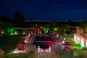 piscine de nuit