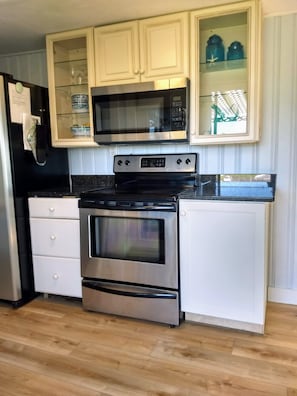 Full sized oven, Microwave, French door Refrigerator