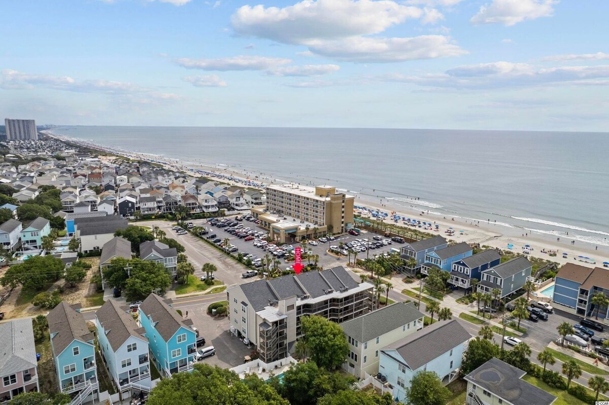 Condo. 04 mi from the blue Atlantic Ocean, great view & close to Myrtle beach.
