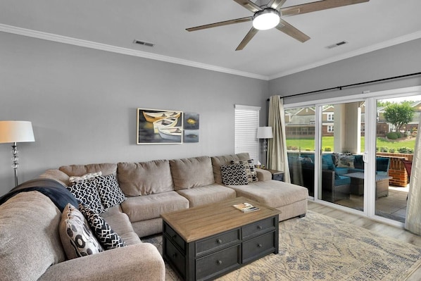 Living room has plenty of seating to cozy up!