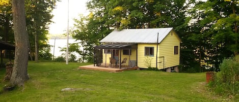 Cottage overlooking the lake 