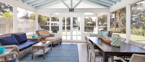 421 Arnold - Seaglass Compound - Screened Porch